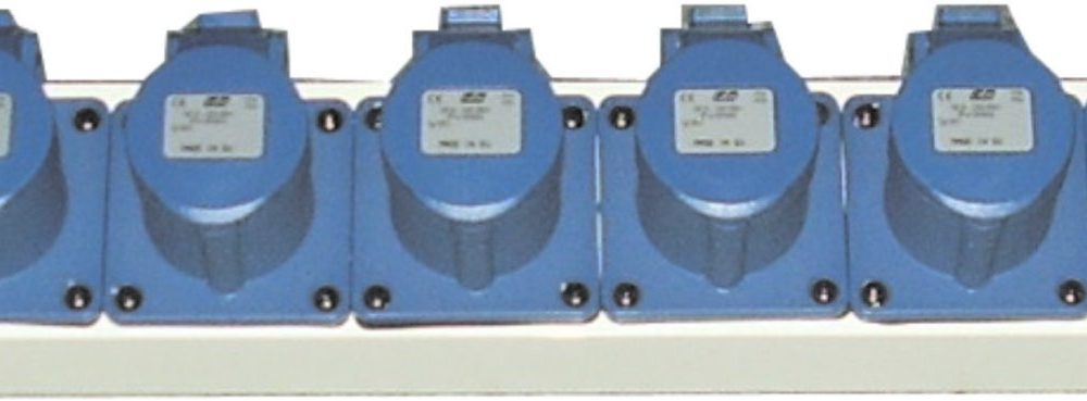 BEHM8C 1 HARTING MACHO 16 PIN (ENTRADA). 8 CETAC 2 P+T 16 A (TOMAS). MEDIDAS: 80x10x4 cm.